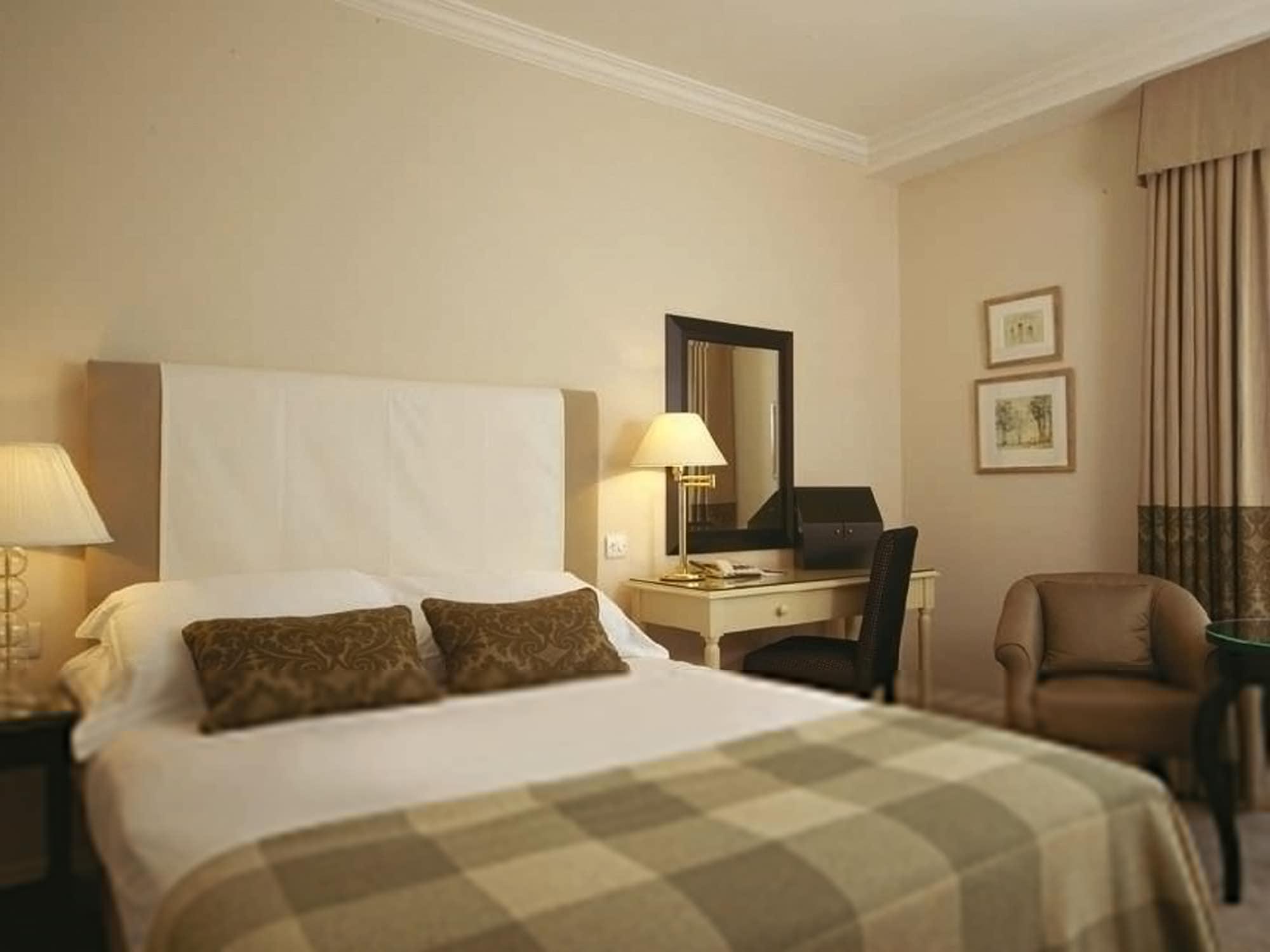 Macdonald Frimley Hall Hotel & Spa Кэмберлей Экстерьер фото